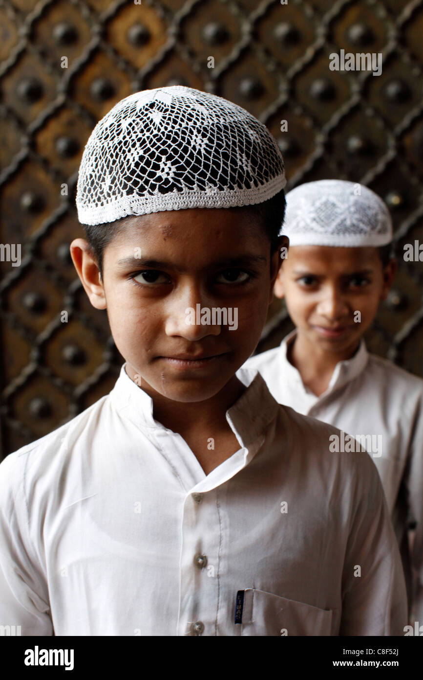 Les garçons musulmans en Jamma Masjid (Grande Mosquée de Delhi, Delhi, Inde Banque D'Images