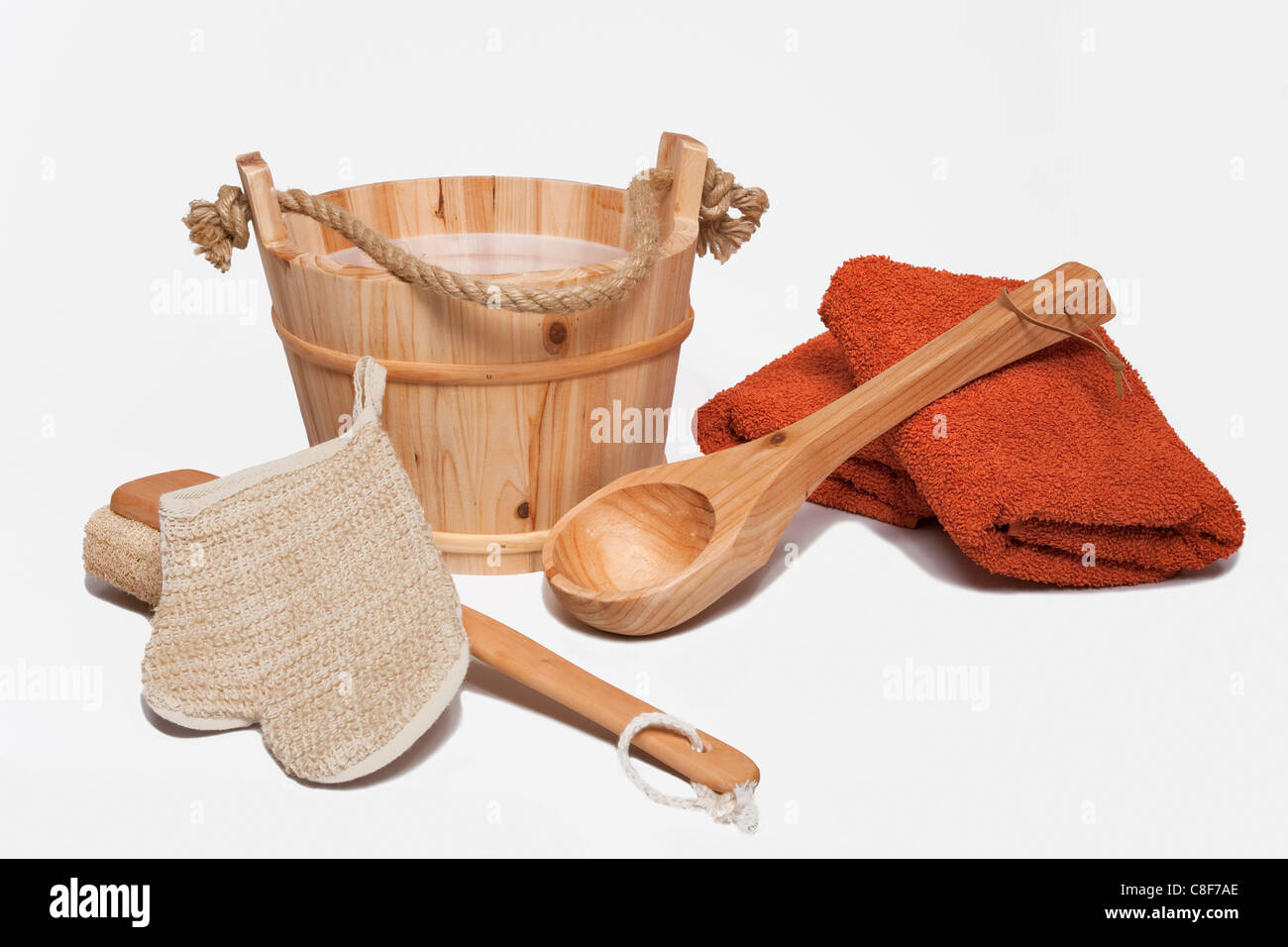 Photo de détail, l'équipement de Sauna Sauna baril, scoop, serviettes éponge, gant luffa et Banque D'Images