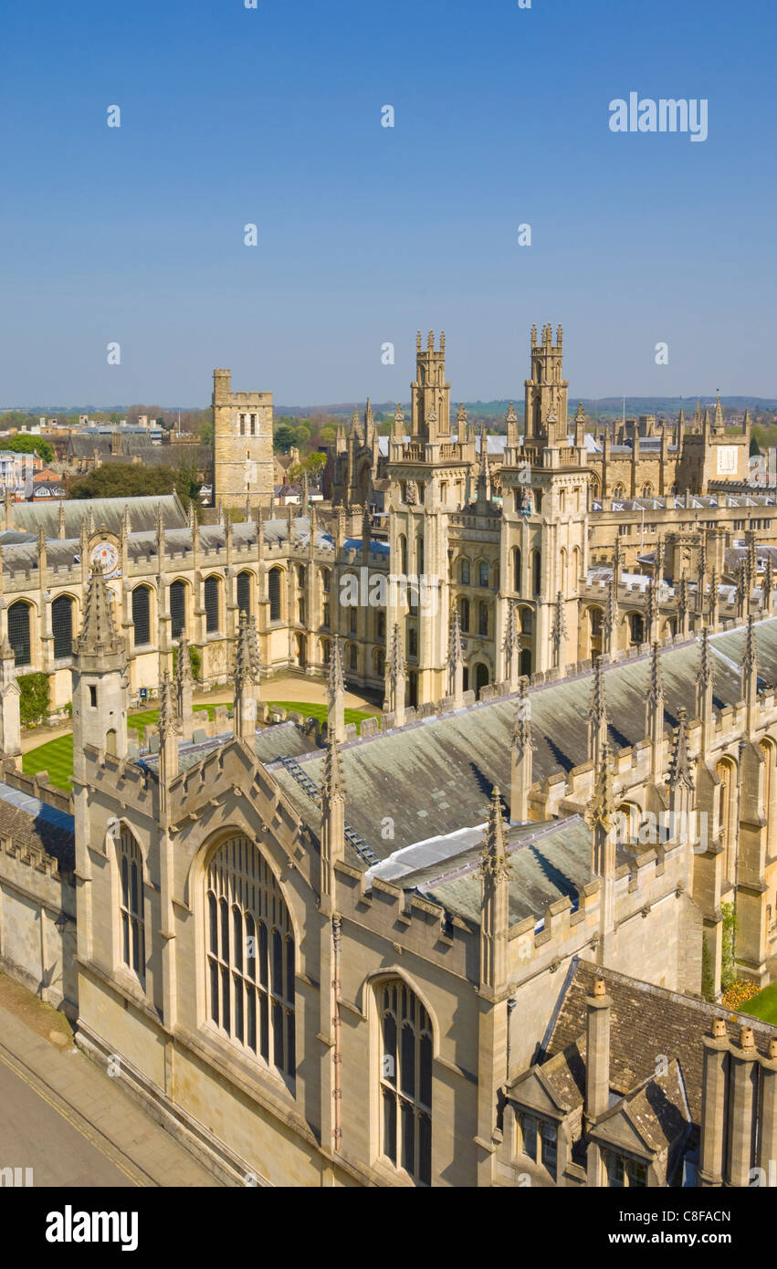 Les vieux murs et les nonnes de l'All Souls College, Oxford, Oxfordshire, Angleterre, Royaume-Uni Banque D'Images