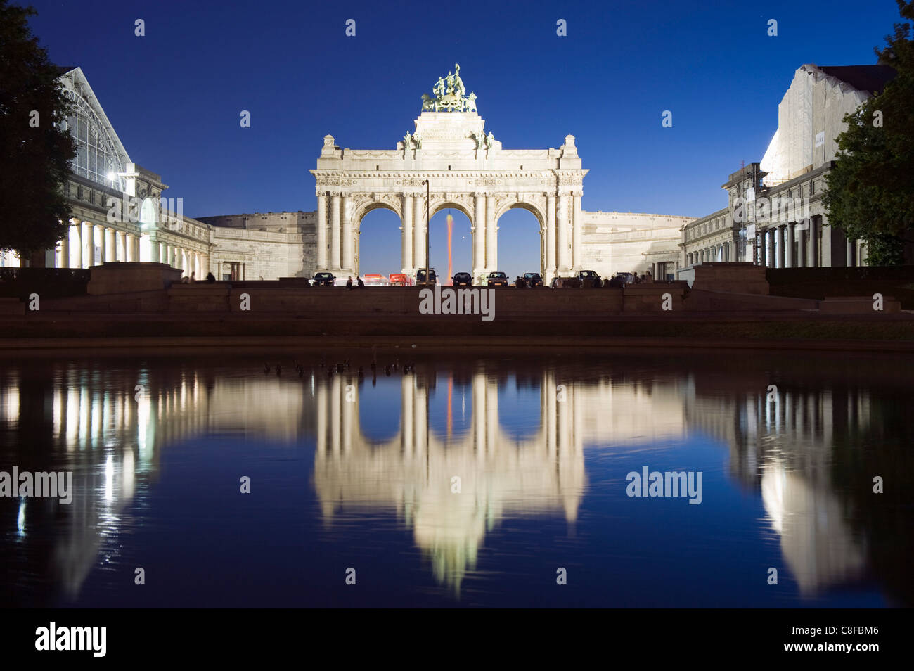 Arcade du Cinquantenaire, arche construite en 1880 pour célébrer les 50 ans de l'indépendance Belge, Bruxelles, Belgique Banque D'Images