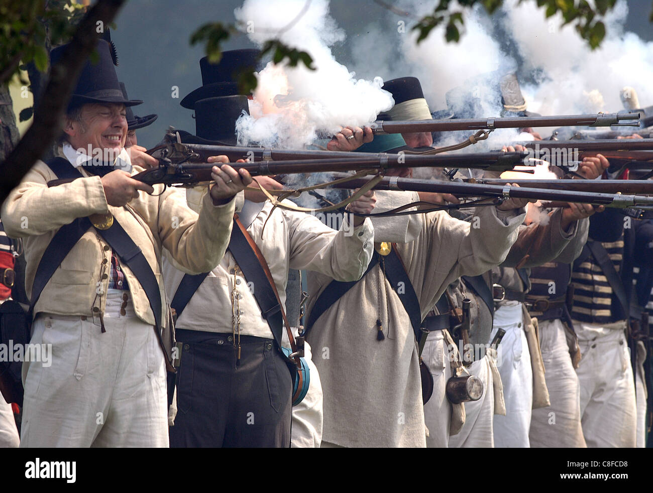 Le feu sur les soldats américains les Britanniques pendant le siège du fort Érié Guerre de 1812 reconstitution de la bataille. Banque D'Images