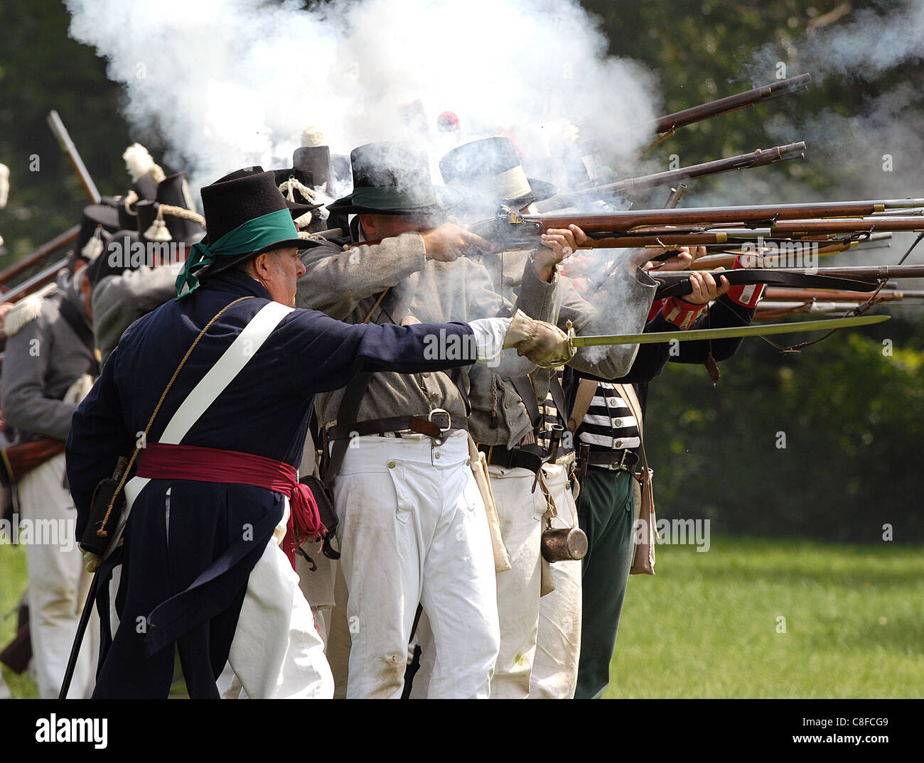 Le feu sur les soldats américains les Britanniques pendant le siège du fort Érié reconstitution bataille de la guerre de 1812 Banque D'Images