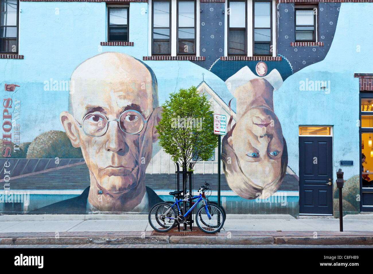Side à Columbus, Ohio peint par Steve Galgas et Mike Altman est similaire à American Gothic de Grant Wood. Banque D'Images