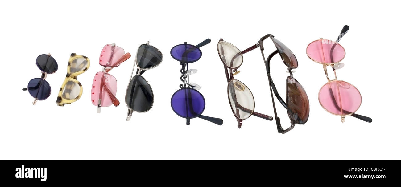 Une variété de verres colorés pour la protection des yeux et accessoire de mode - chemin inclus Banque D'Images
