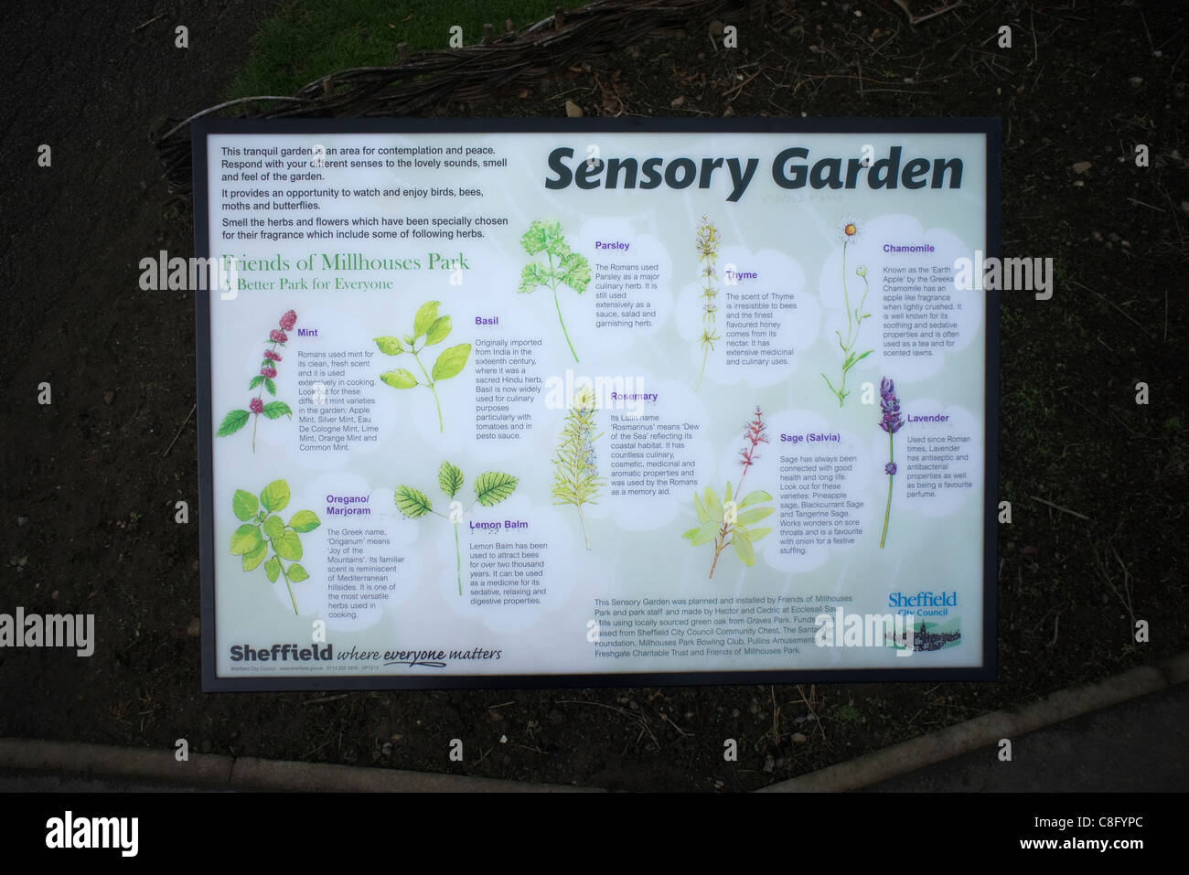 Un jardin sensoriel information board Banque D'Images