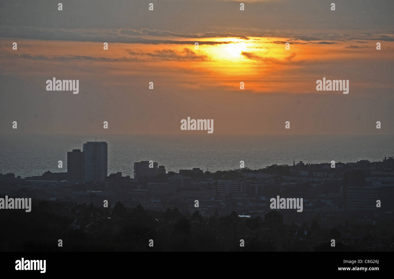 Le soleil se couche sur Brighton city centre aujourd'hui après une autre journée d'octobre chaud 23 Octobre 2011 Banque D'Images