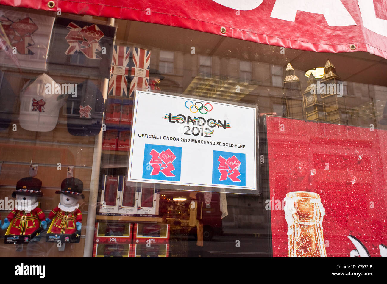 London,2011 magasin de souvenirs des Jeux olympiques de Londres 2012 les stocks de marchandise Banque D'Images