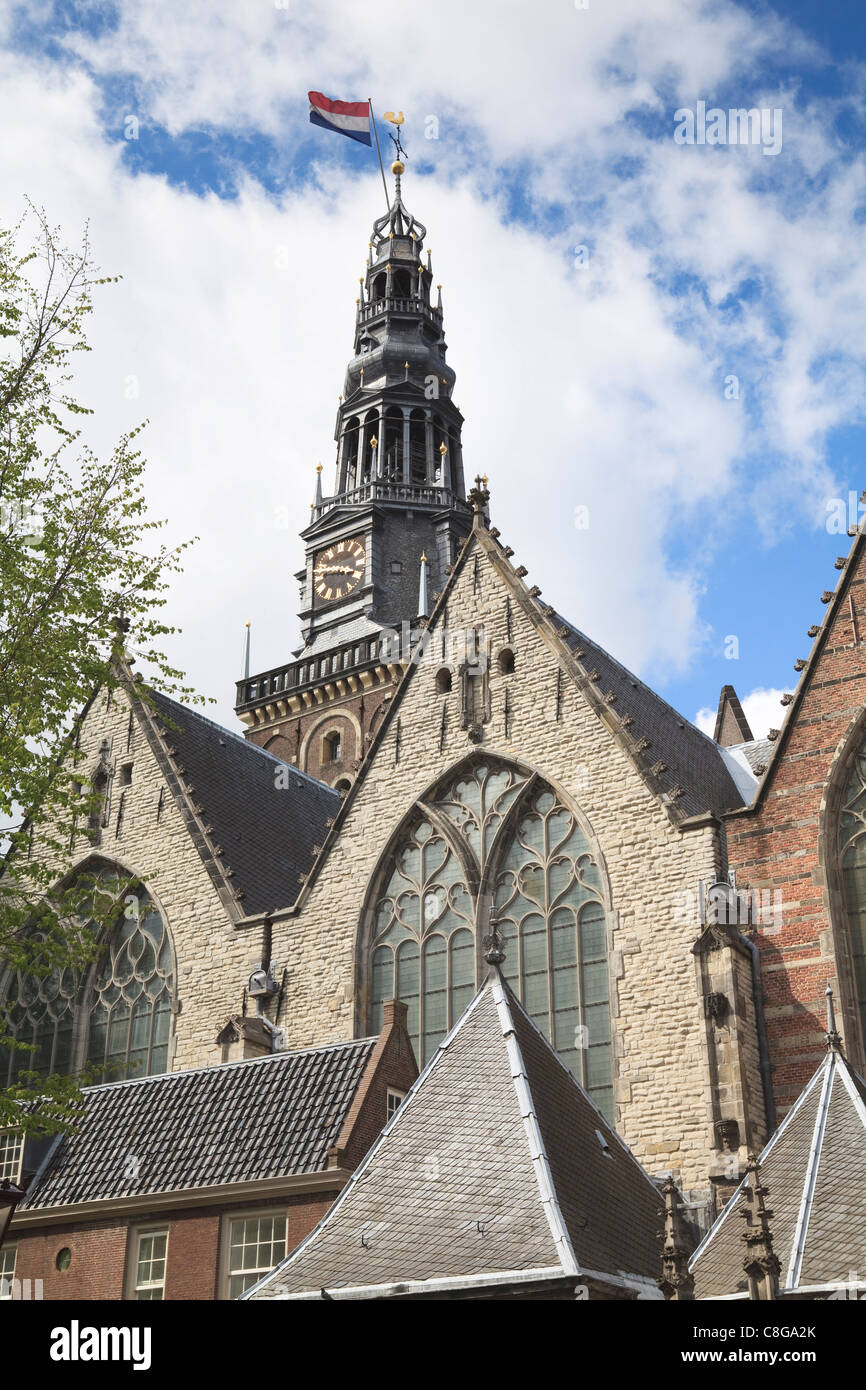 Oude Kerk, originaire du 14e siècle, le plus ancien bâtiment d'Amsterdam, Amsterdam, Pays-Bas Banque D'Images