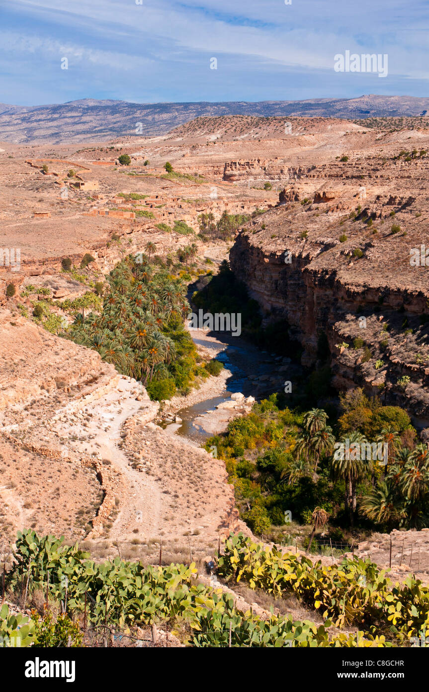 Canyon magnifique balcon de Ghoufi, Montagnes des Aurès, l'Est de l'Algérie, l'Algérie, l'Afrique du Nord Banque D'Images