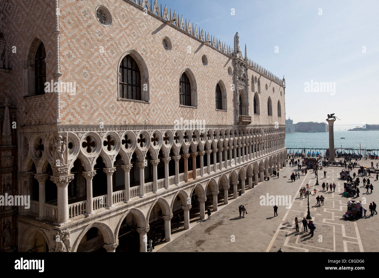 Du Palais des doges et la Place Saint Marc vu la basilique forme balcon, Venise, UNESCO World Heritage Site, Veneto, Italie Banque D'Images