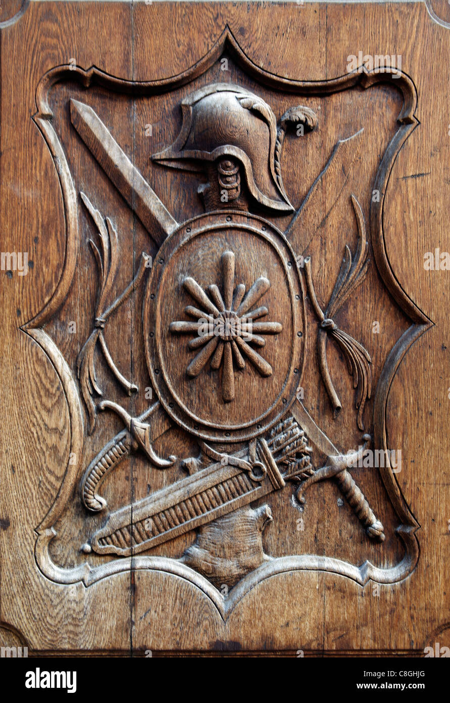 La sculpture sur bois sur la porte, Bratislava, Slovaquie Banque D'Images