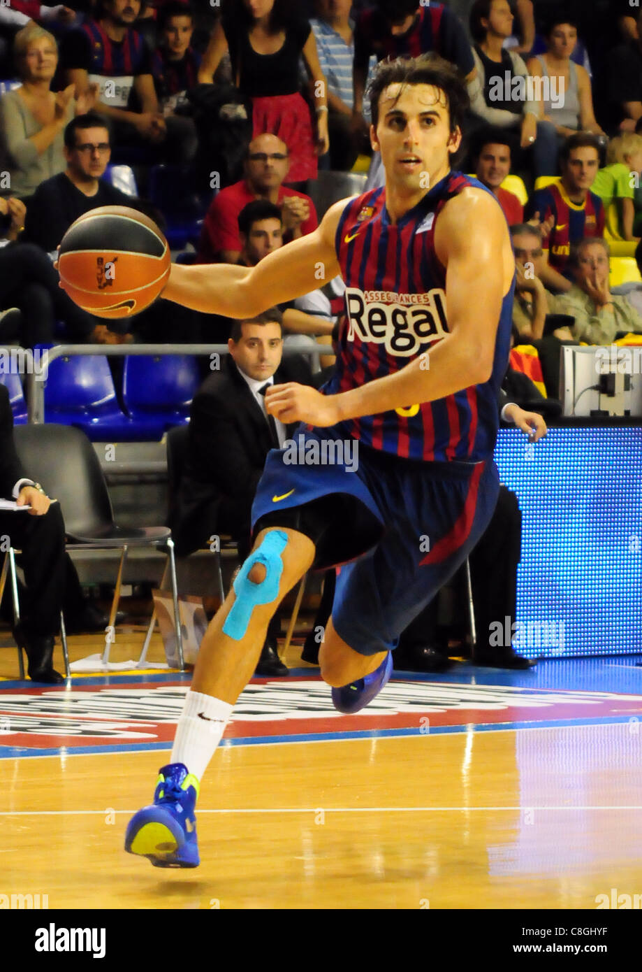Joueur de basket-ball FC Barcelone Victor Sada pendant le match avec panier  Bilbao Bizkaia Photo Stock - Alamy