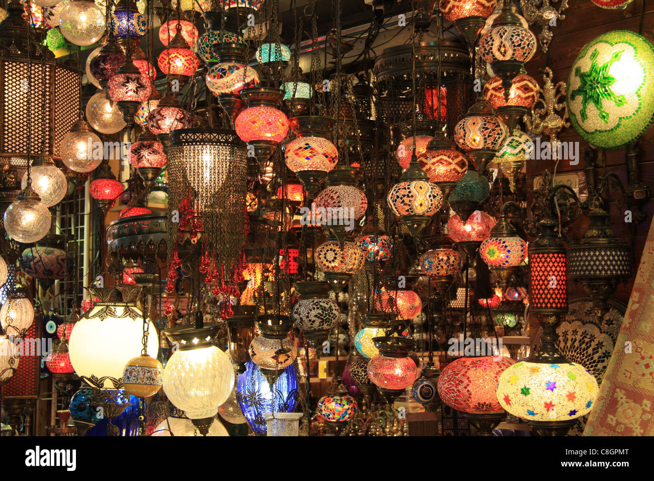 Istanbul, Turquie, grand, grand bazar Kapali Carsi,,, marché, lampes, lanternes, couleurs, Voyage, tourisme Banque D'Images