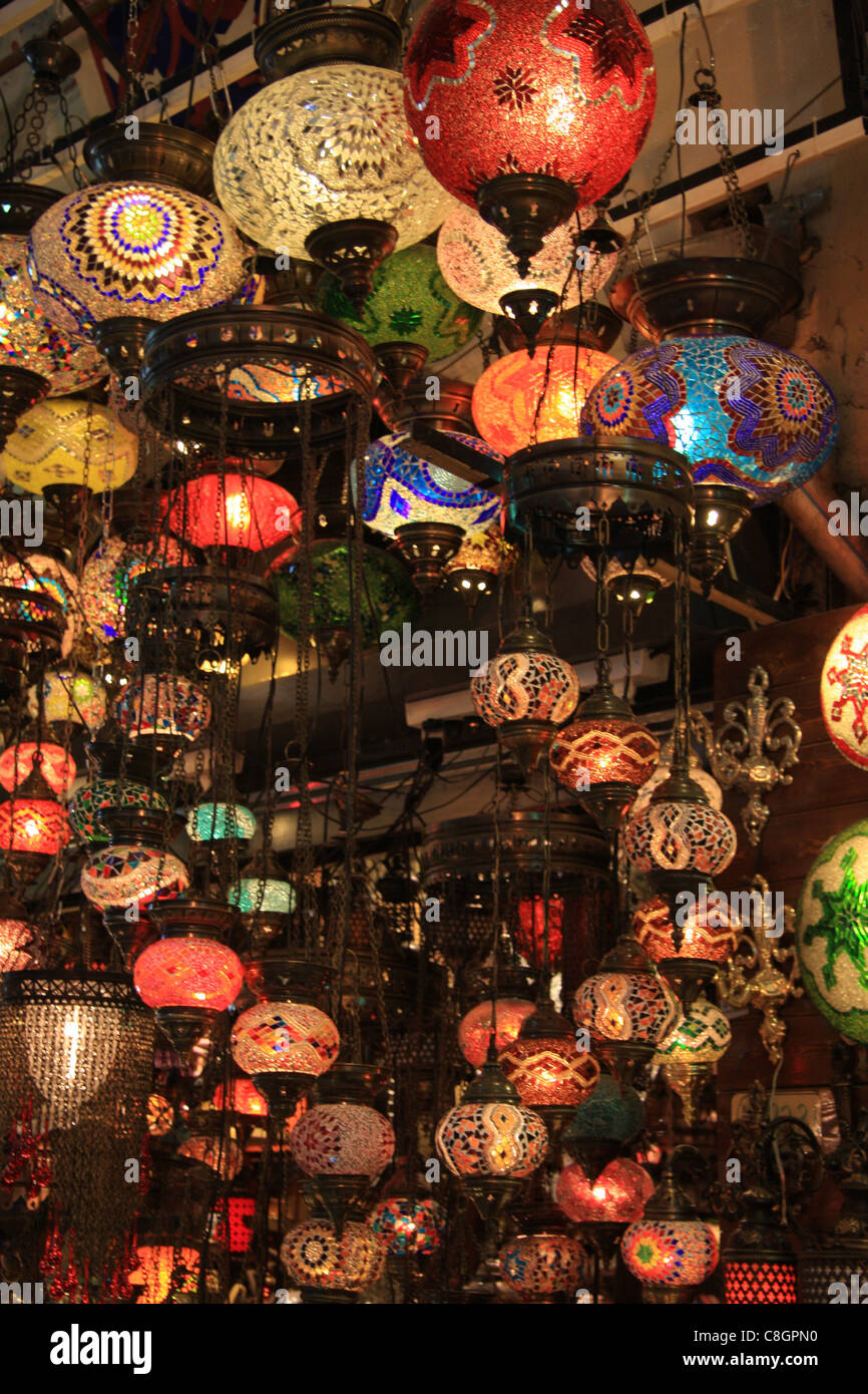 Istanbul, Turquie, grand, grand bazar Kapali Carsi,,, marché, lampes, lanternes, couleurs, Voyage, tourisme Banque D'Images