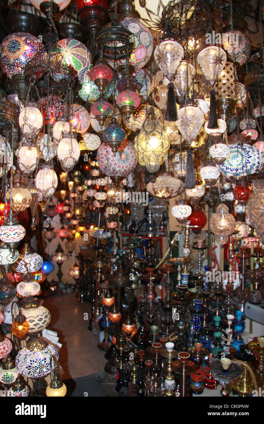 Istanbul, Turquie, grand, grand bazar Kapali Carsi,,, marché, lampes, lanternes, couleurs, Voyage, tourisme Banque D'Images