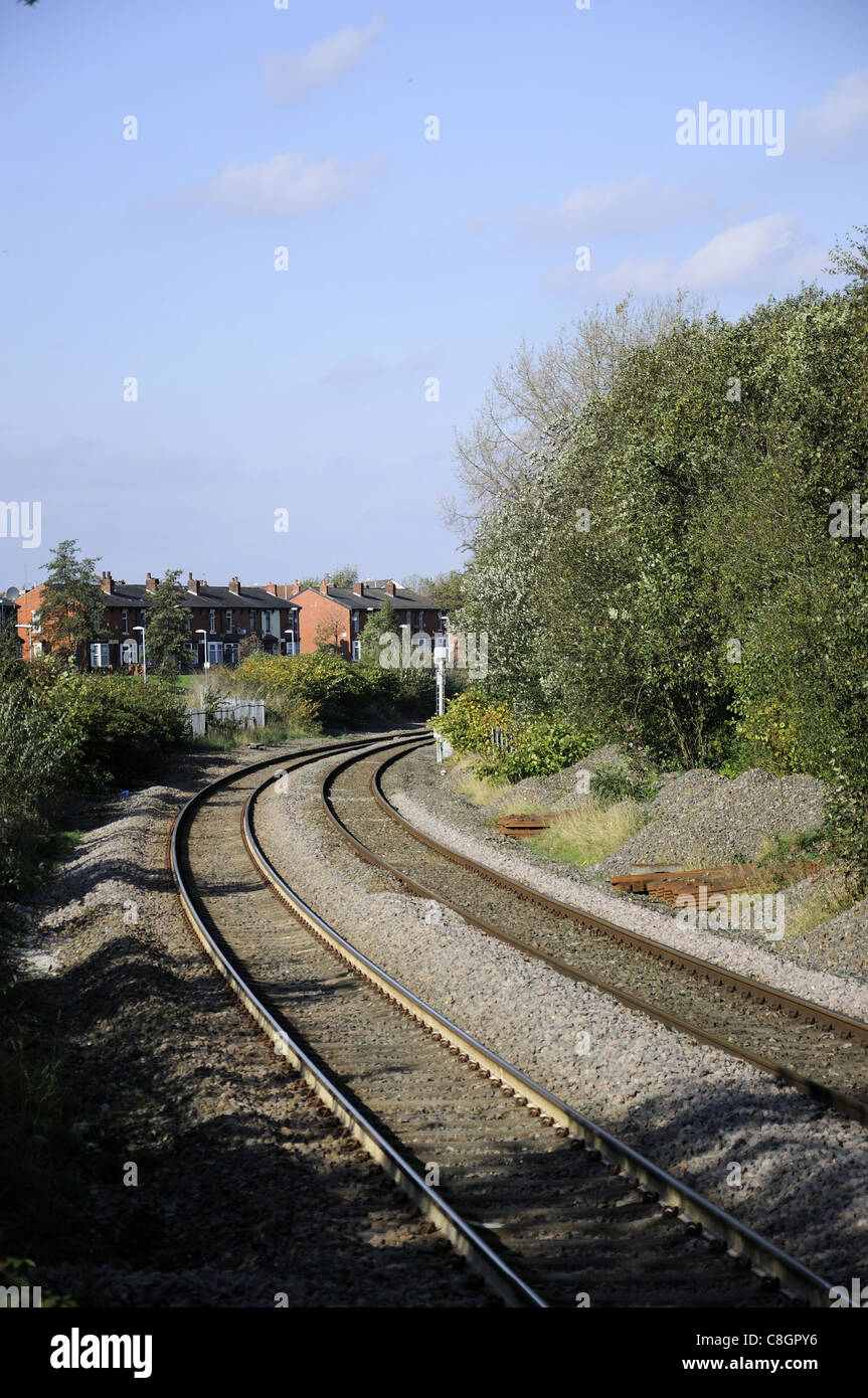 Les lignes de chemin de fer tournant vers la droite près de Belle Vue, Gorton Banque D'Images