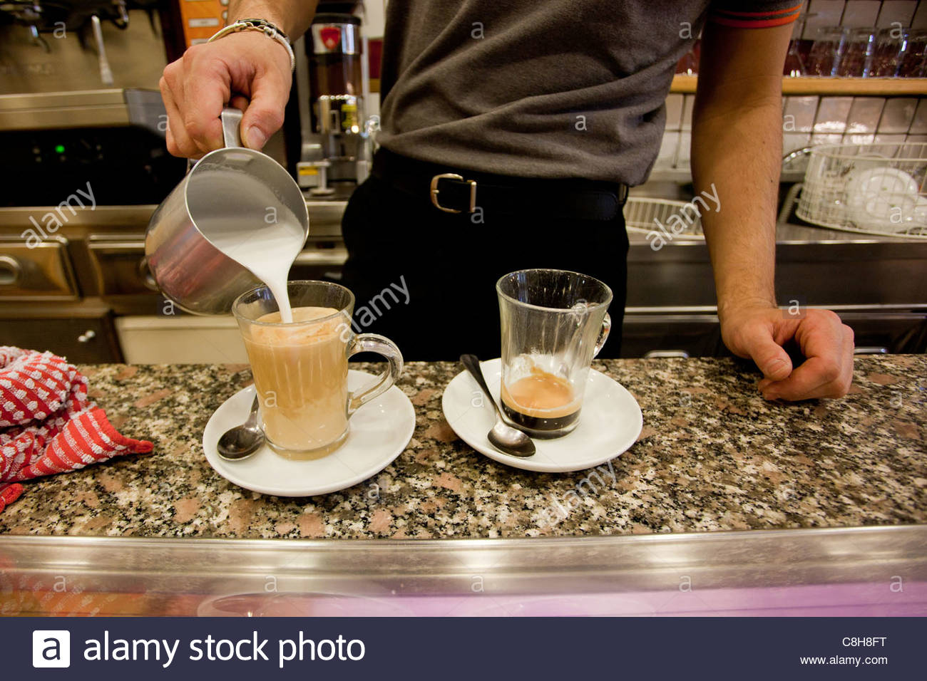 Café du matin merveilleux faites sous les yeux dans un café de Florence Banque D'Images