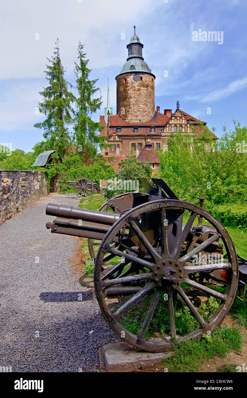 Château Czocha est situé dans la rivière Kwisa Lesna en Pologne Banque D'Images