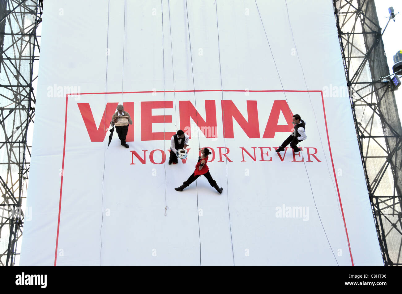 Maintenant ou jamais de Vienne offrent des bas une plate-forme érigée en face de Nelsons Column pour promouvoir le tourisme à Vienne Mardi 25 Octobre 2011 Banque D'Images