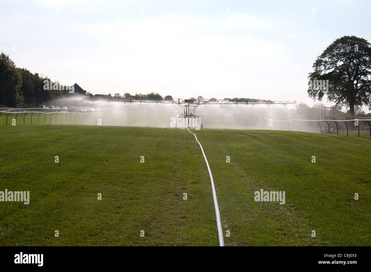 Système d'arrosage automatique Briggs sur l'hippodrome de Warwick, Royaume-Uni Banque D'Images
