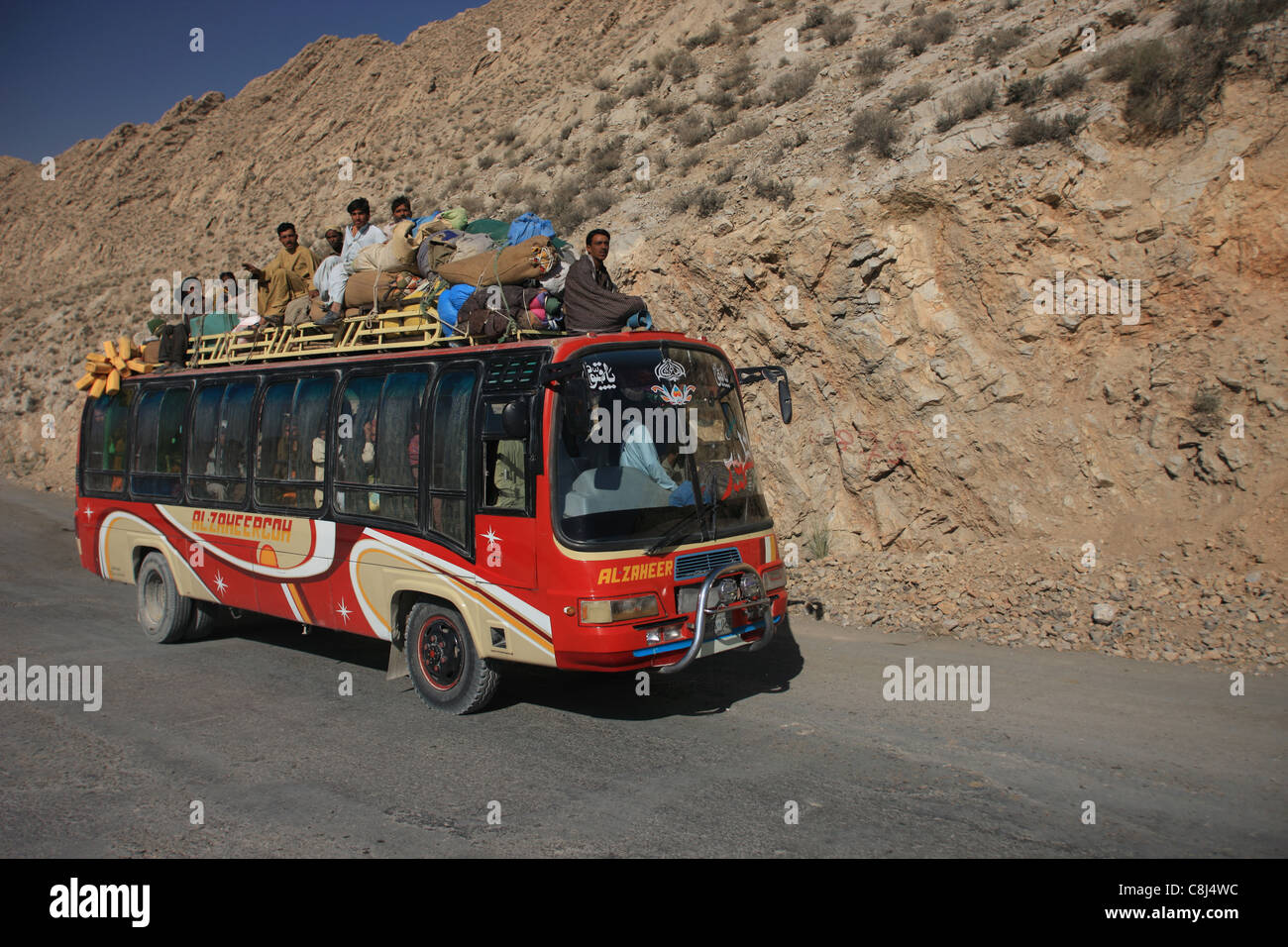 Auto autobus, autocar, Pakistanais, passager, le Pakistan, le Baloutchistan, d'Asie, le nombre de voyageurs-coach, omnibus, charger, sur le chemin, sur la route, la tra Banque D'Images