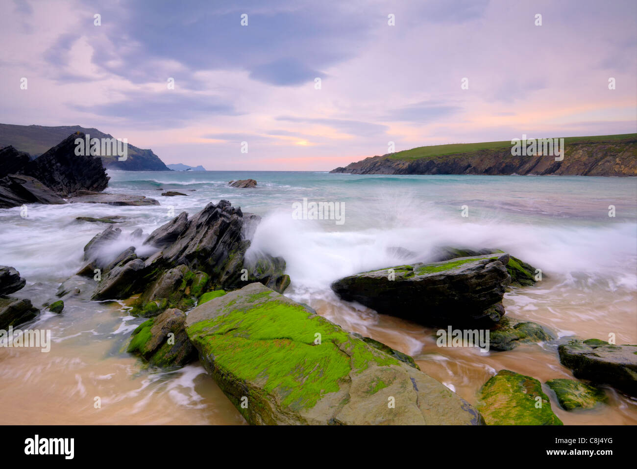 Lumière du soir éclaire West Kerry Costline à Clogher Head, Co.Kerry, Ireland Banque D'Images