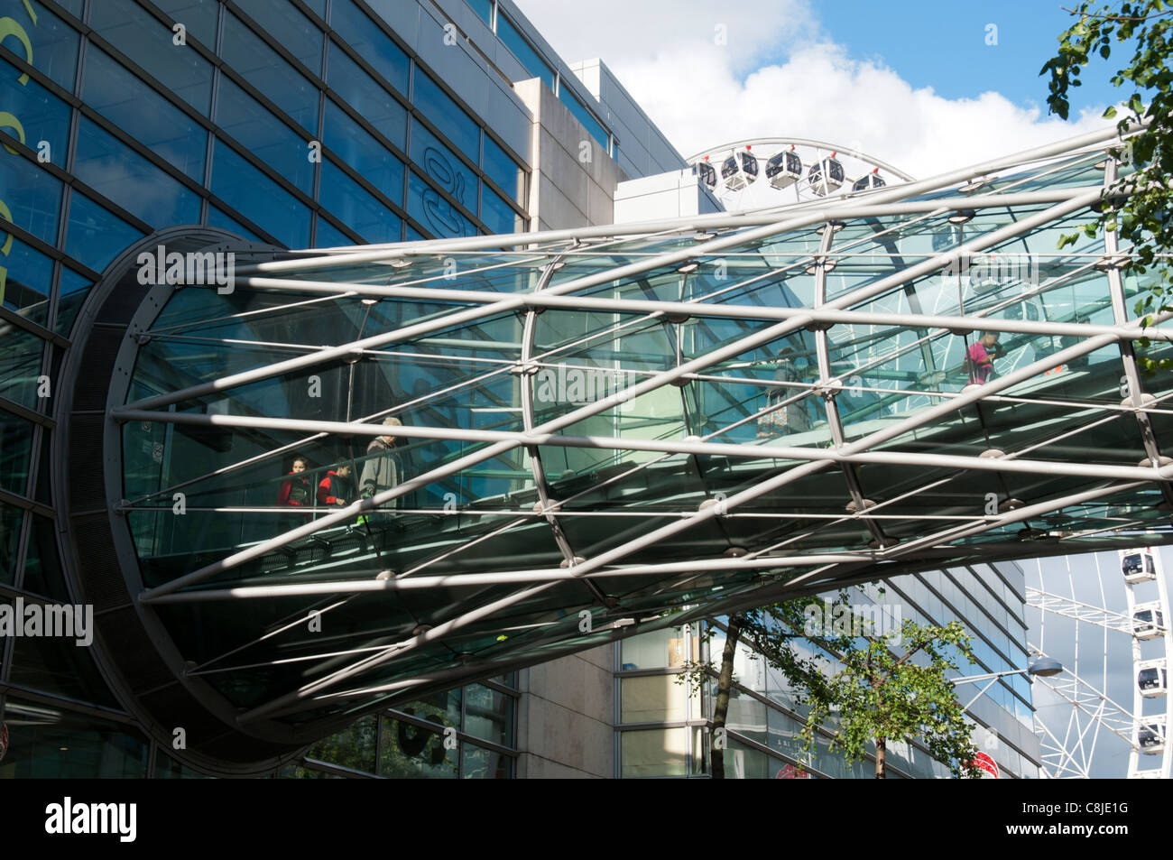 Corporation Street footbridge, Manchester, Angleterre, Royaume-Uni. Arch : Hodder Associates, ingénieur : Ove Arup and Partners, 1999. Banque D'Images