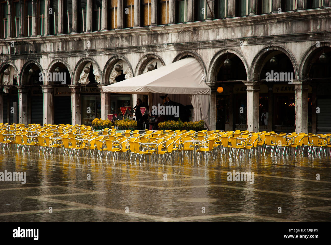 Place San Marco couverts avec de l'eau Banque D'Images