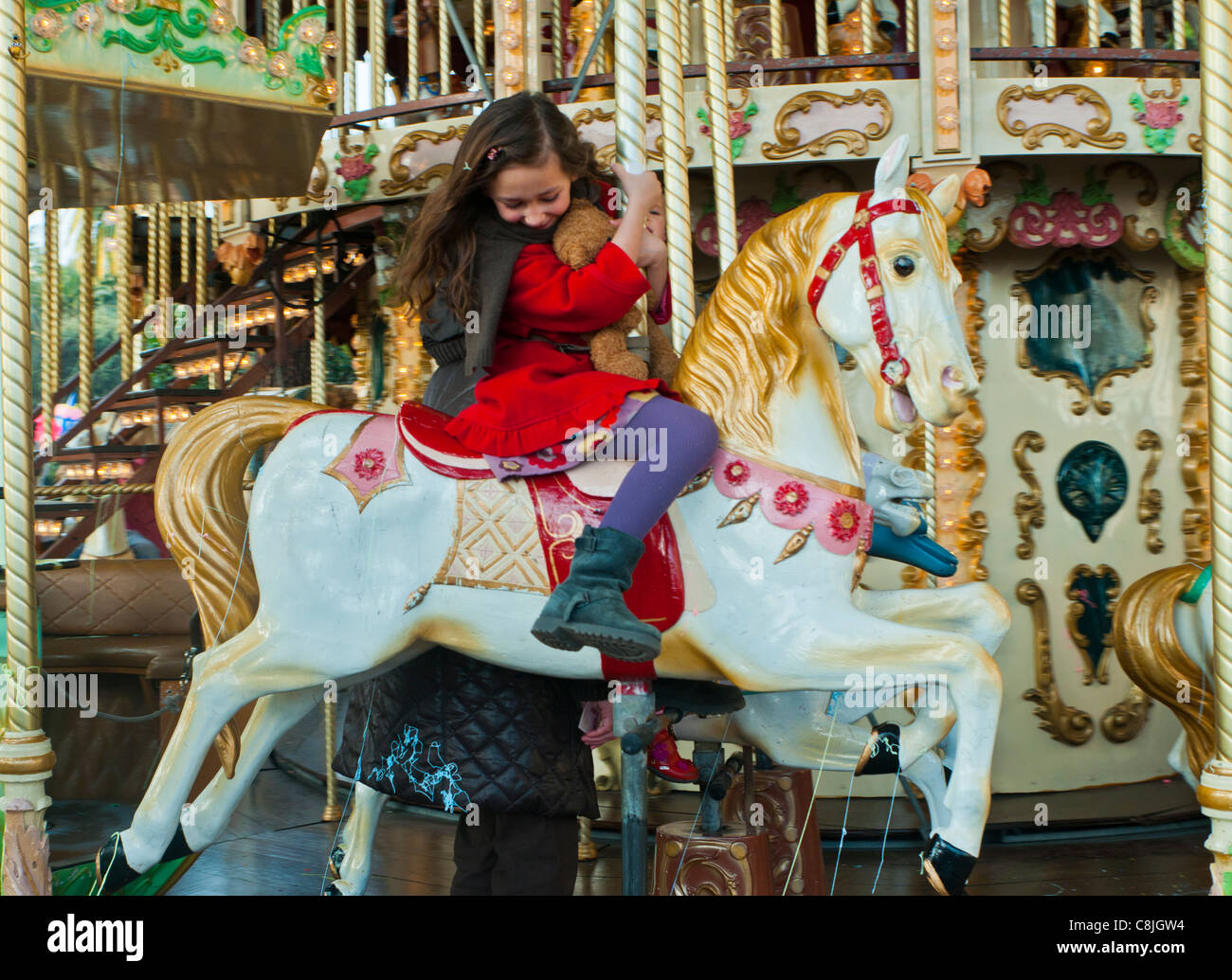 Nice, France, enfants, fille en robe, sur cheval profitant des promenades annuelles de carnaval, mardi gras, événements dans la rue Banque D'Images