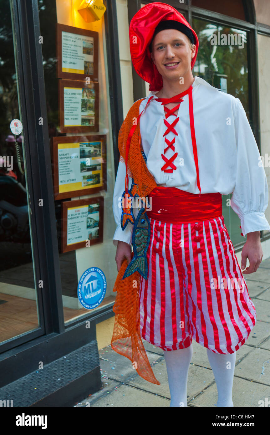 Nice, France, Français en costume traditionnel sur la rue lors des  événements annuels de Carnaval, PORTRAIT DE GUY SUR LA RUE Photo Stock -  Alamy