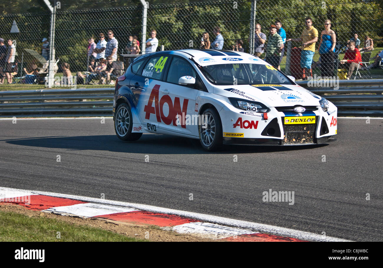 L'équipe de Andy Neate Aon British Touring Car Championship Racing team à Brands Hatch Banque D'Images