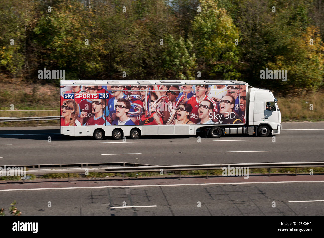 Sky Sports sur camion 3D'autoroute M40, dans le Warwickshire, Royaume-Uni Banque D'Images