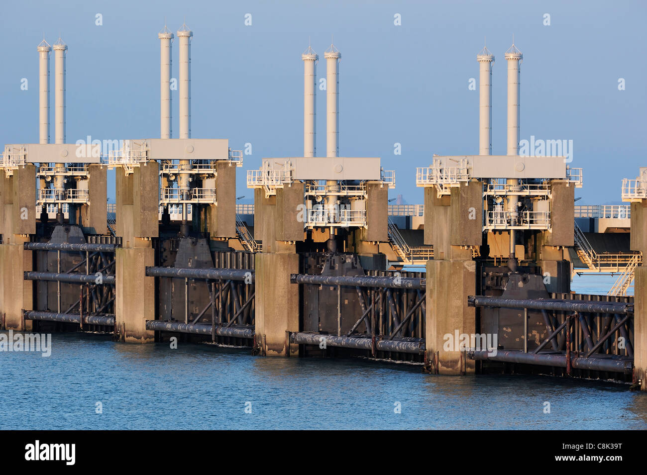 Barrière contre les inondations pluviales / Oosterscheldekering / eidersperrwerk, Escaut, une partie du delta travaille aux Pays-Bas Banque D'Images