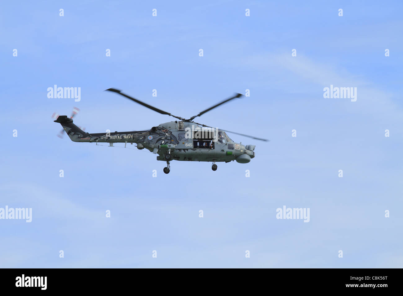 Membre de la Royal Navy Black Cat l'équipe de démonstration de l'hélicoptère au spectacle aérien d'Eastbourne, East Sussex, Angleterre. Banque D'Images