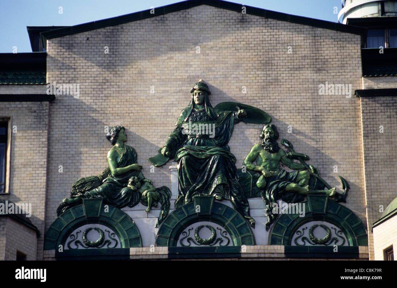 Belgrade, Serbie, Yougoslavie. Détails relief sur un immeuble Art Déco. Banque D'Images