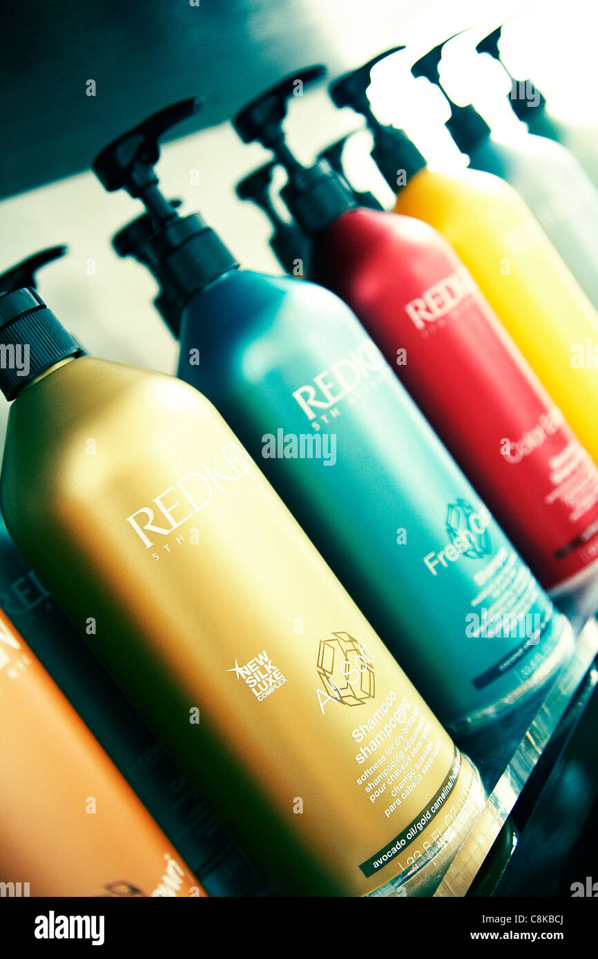 Redken hair care products Banque de photographies et d'images à haute  résolution - Alamy