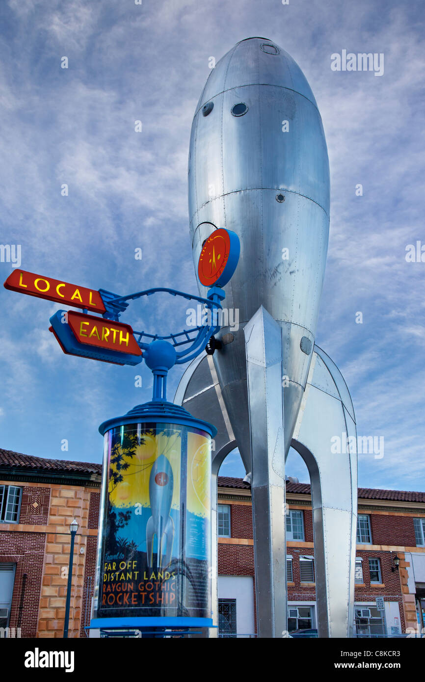 Bande dessinée Raygun Gothic Rocket Ship sur l'exposition à Pier 14 à San Francisco Californie, Etats-Unis Banque D'Images