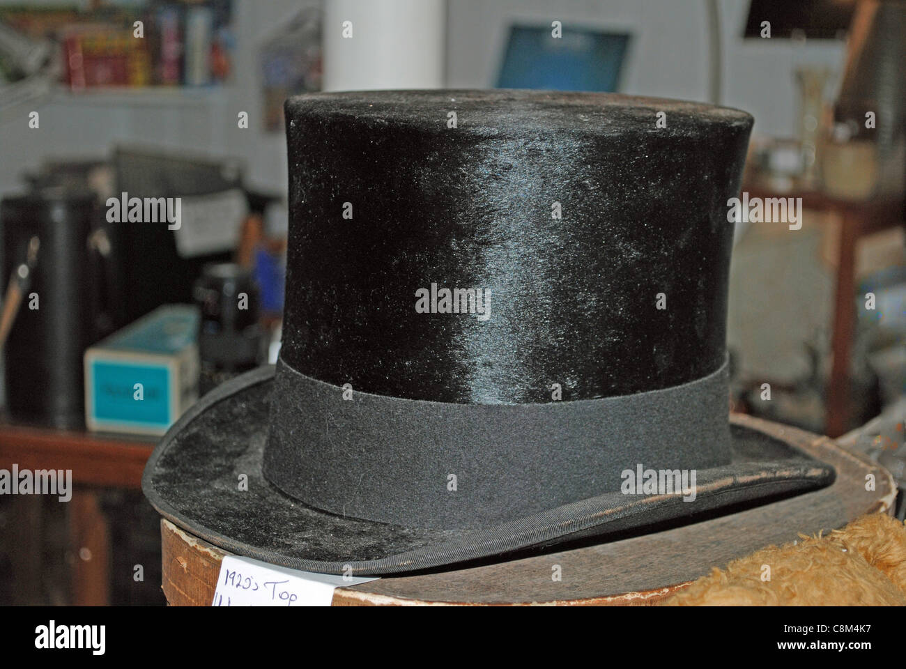 Un vieux chapeau haut de forme Photo Stock - Alamy
