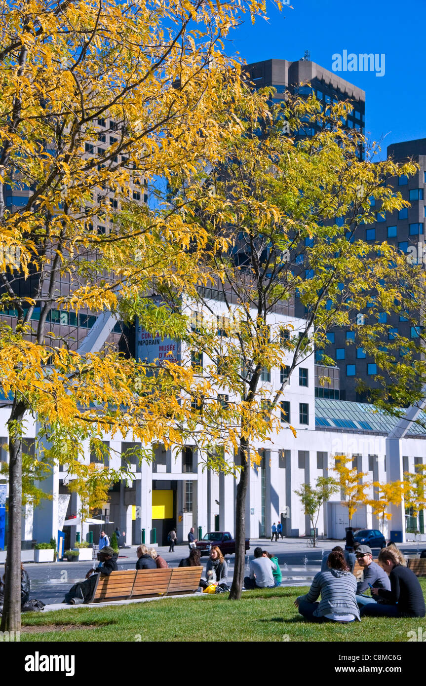 La rue Jeanne-Mance et récemment rénové, le centre-ville de Montréal Place des Arts Canada Banque D'Images