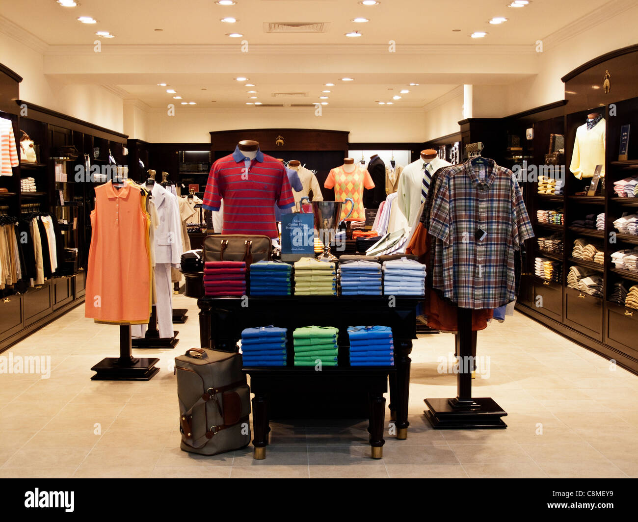Interieur Du Magasin De Vetements Photo Stock Alamy