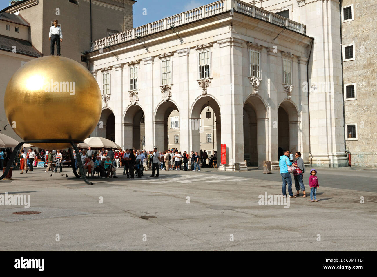 Golden Ball dans Kapitelplatz, Salzbourg Autriche Banque D'Images