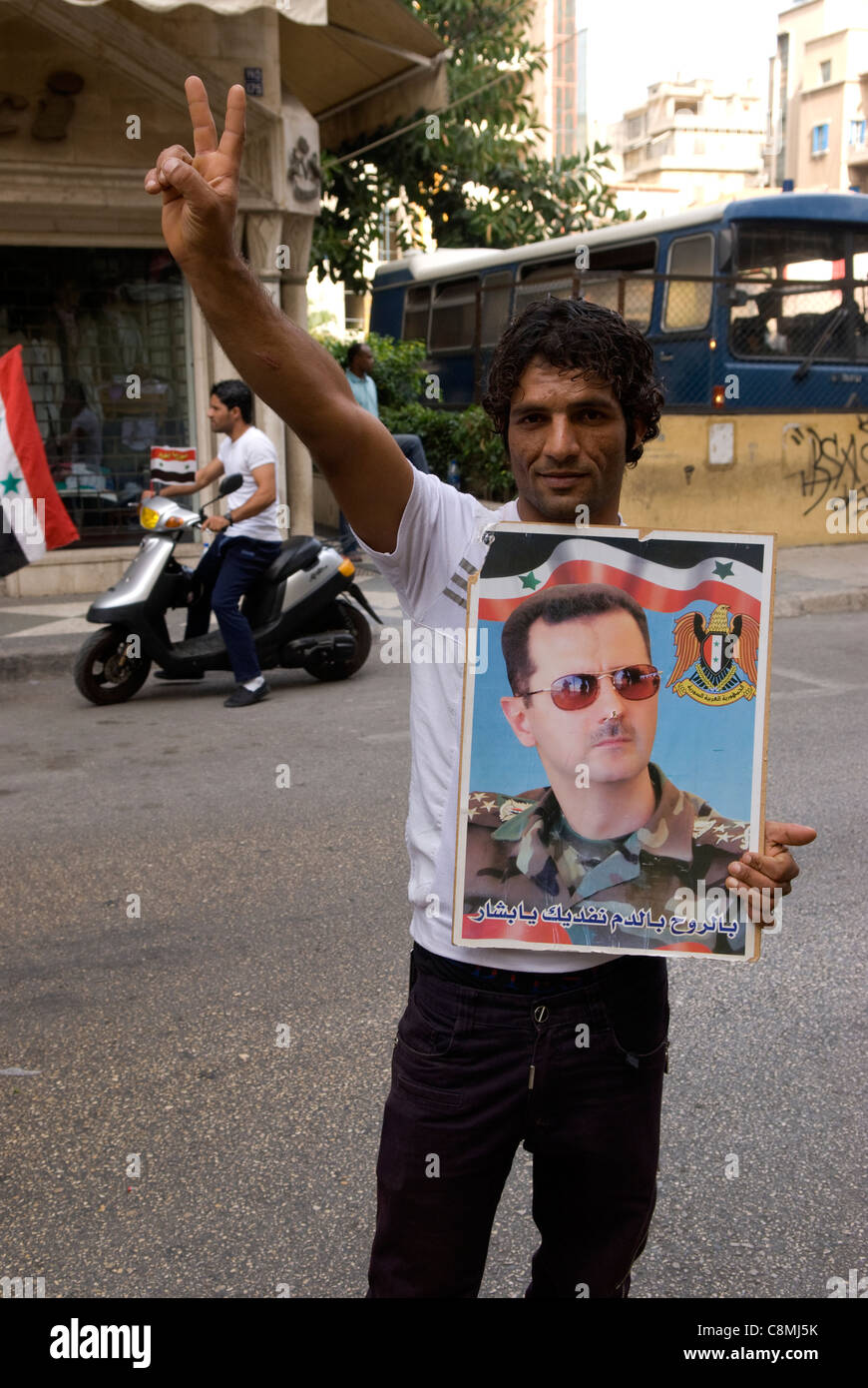Partisan du régime syrien de Bashar Assad lors d'une manifestation à Hamra, Beyrouth ouest, le Liban le 23.10.2011. Banque D'Images