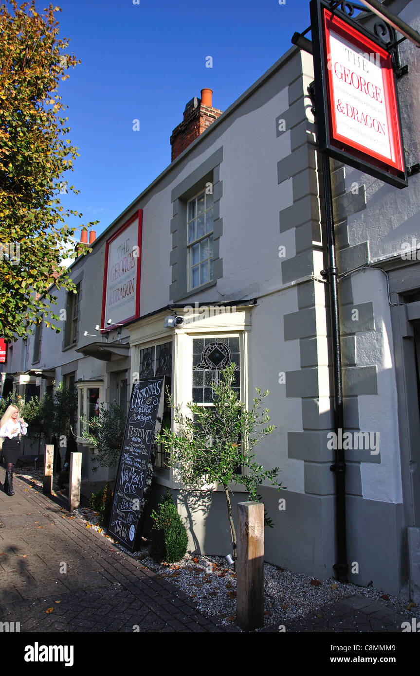 Le George & Dragon Pub et restaurant, High Street, Wemmel, Essex, Angleterre, Royaume-Uni Banque D'Images
