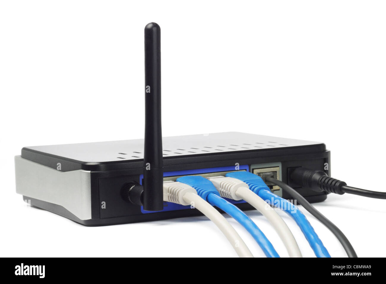 Routeur sans fil et connecteurs sur fond blanc Banque D'Images Routeur sans fil et connecteurs sur fond blanc Banque D'Images