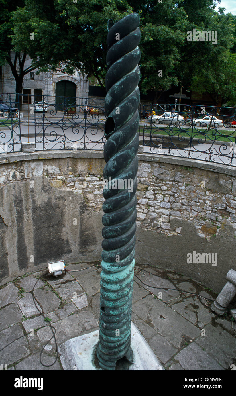 Istanbul Turquie Al Meydani (hippodrome) Colonne Serpentine demeure du trépied d'or de Plataea un monument du Temple d'Apollon à Delphes commémorant la victoire de la bataille finale de la guerre Greco-Persian Banque D'Images