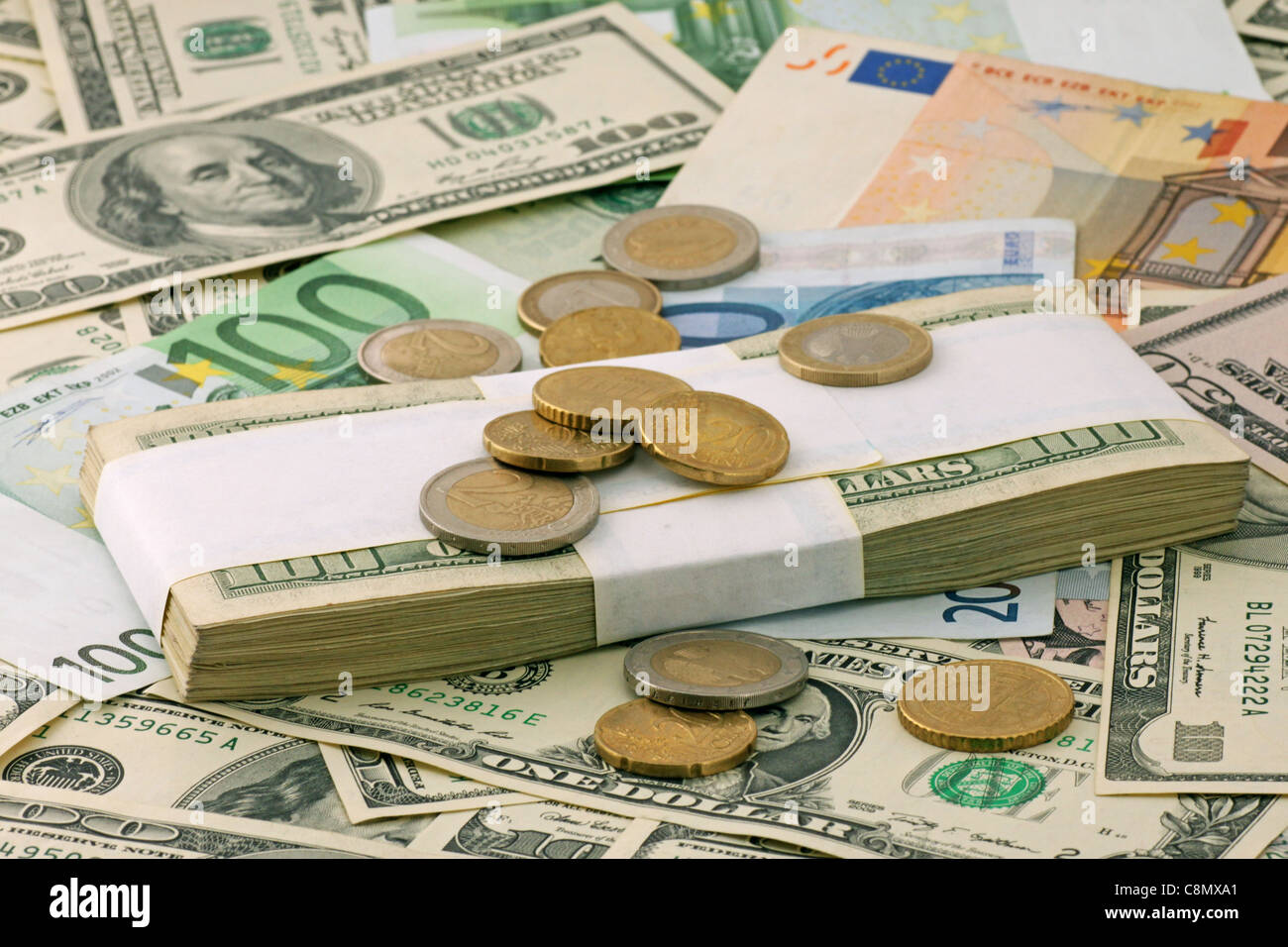 Espèces : Euros et dollars Banque D'Images