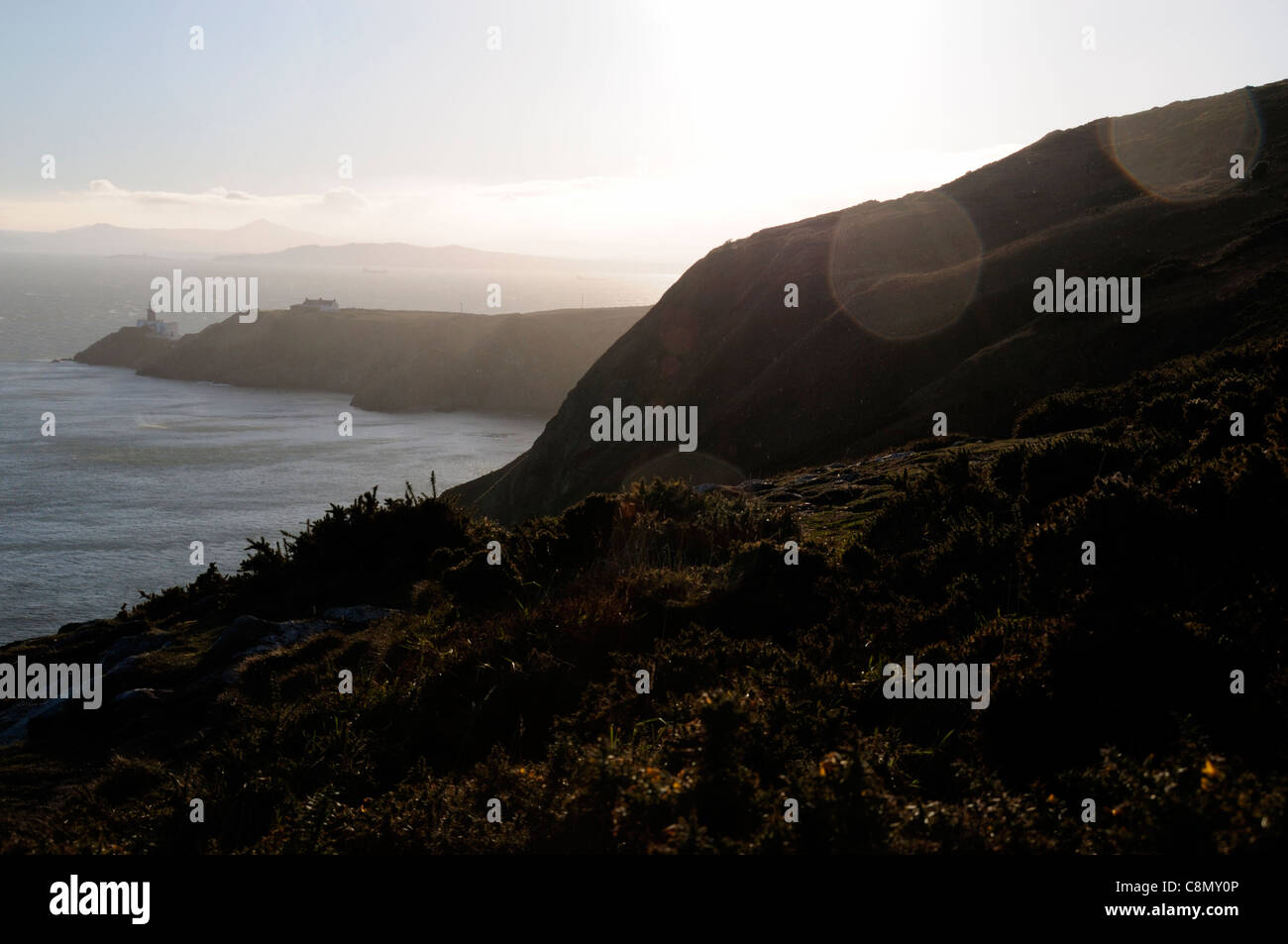 L'irlandaise Bailey Phare sur howth head co Dublin surplombant la baie de Dublin Banque D'Images