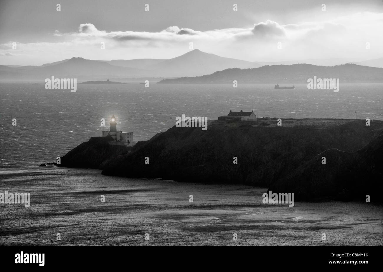 L'irlandaise Bailey Phare sur howth head co Dublin surplombant la baie de Dublin Banque D'Images