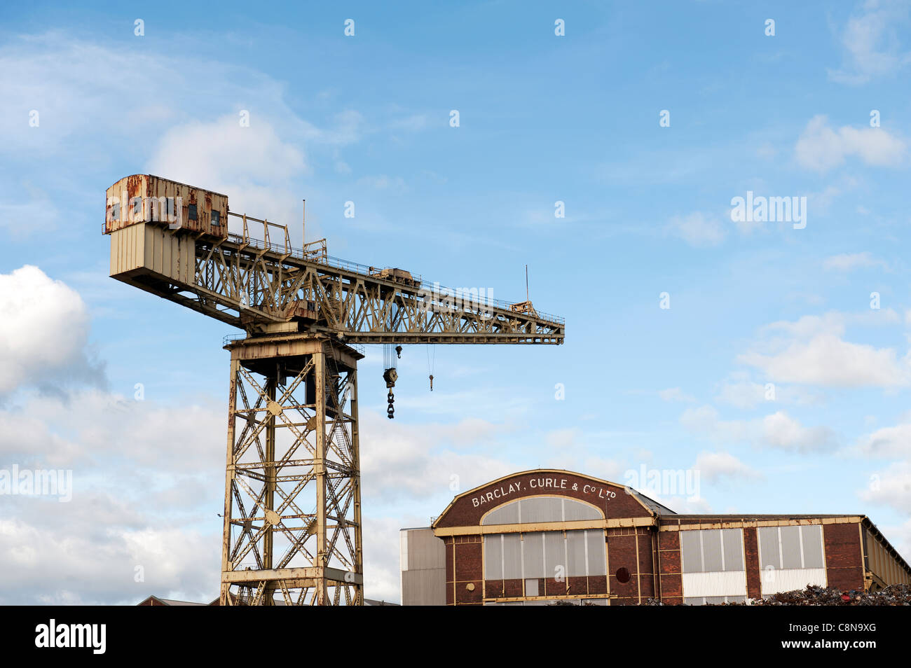 Vue sur le Barclay Curle Grue titan moteur travaille sur les rives de la Clyde, Glasgow, Ecosse. Banque D'Images