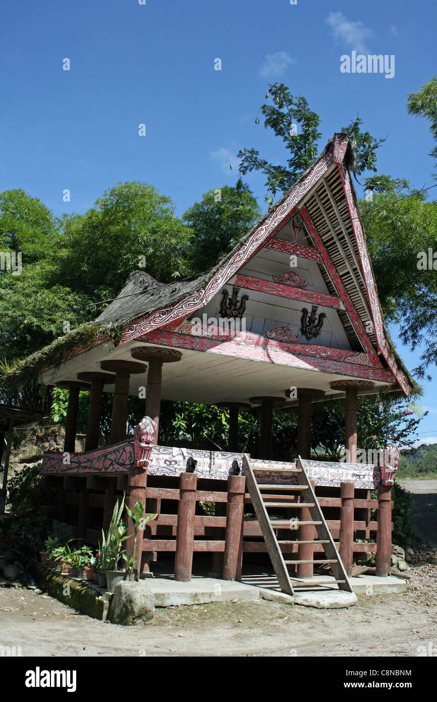 Karo Batak Bâtiment tribal traditionnel Banque D'Images